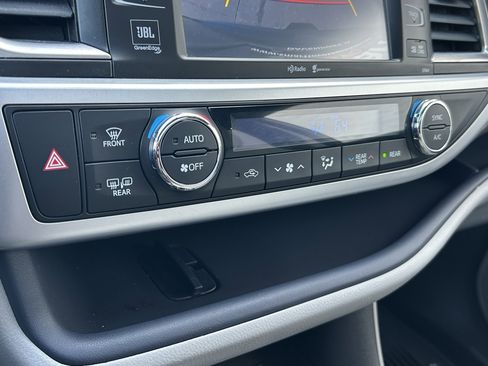 Used 2015 Toyota Highlander Limited image 29