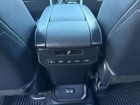 Certified 2023 Toyota Highlander XLE image 17