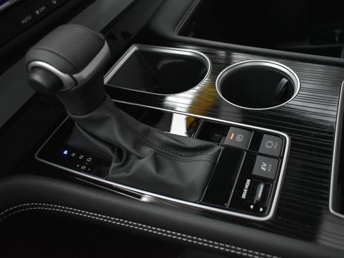 Used 2025 Toyota Sienna XSE image 26