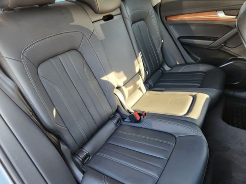 Used 2023 Audi Q5 2.0T Premium w/ Convenience Package image 16