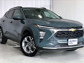 Used 2025 Chevrolet Trax LT FWD video 1