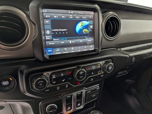 Used 2022 Jeep Wrangler Sport AWD/4WD image 23