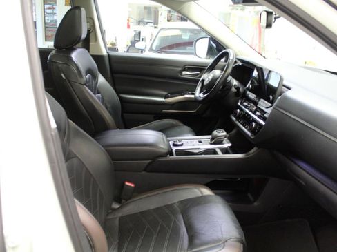 Used 2022 Nissan Pathfinder Platinum w/ Cargo Package AWD/4WD image 27