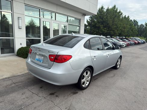 Used 2010 Hyundai Elantra SE FWD image 3