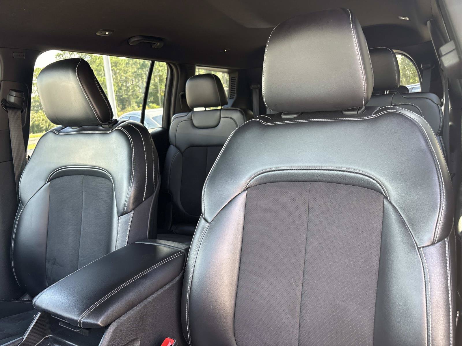Certified 2024 Jeep Grand Cherokee L Laredo RWD image 21