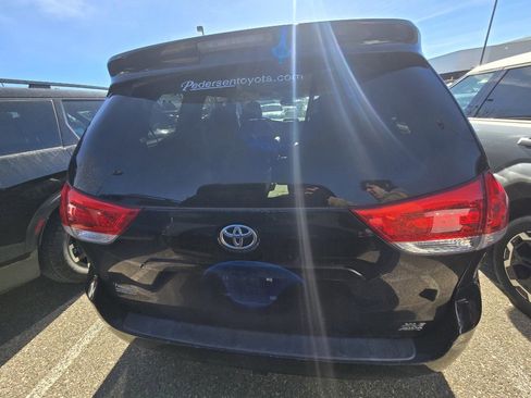 Used 2014 Toyota Sienna XLE image 12