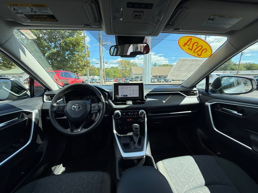 Used 2024 Toyota RAV4 XLE AWD/4WD image 10