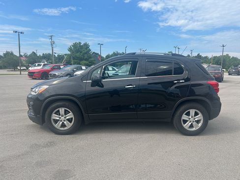 Used 2020 Chevrolet Trax LT w/ LT Convenience Package FWD image 4