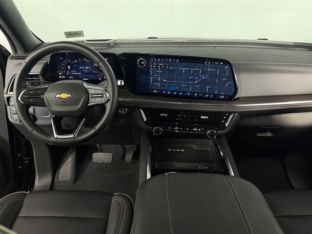 Used 2026 Chevrolet Suburban Premier AWD/4WD image 12