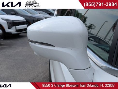 Used 2022 Chrysler Pacifica Touring-L w/ Uconnect Theater Family Group FWD image 12