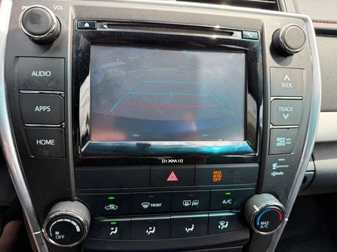 Used 2016 Toyota Camry SE w/ Moonroof Package FWD image 8