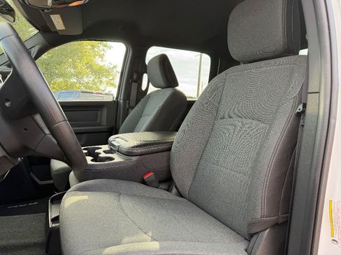 Used 2024 RAM 2500 Tradesman w/ Chrome Appearance Group image 4