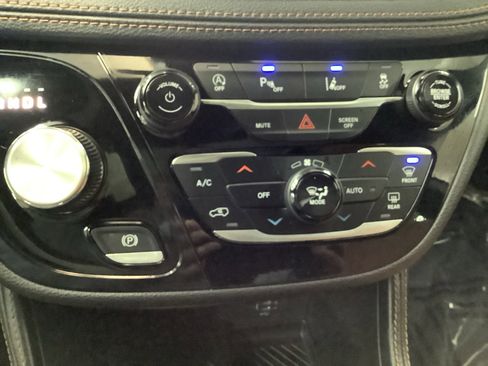 New 2026 Chrysler Pacifica Pinnacle w/ Trailer Tow Group image 23