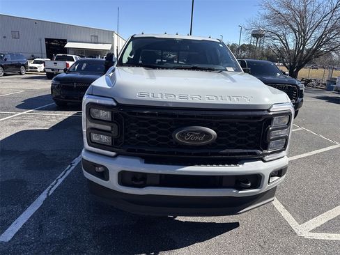 Used 2025 Ford F250 XLT w/ Black Appearance Package image 5