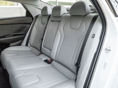 Used 2024 Hyundai Elantra Limited image 12