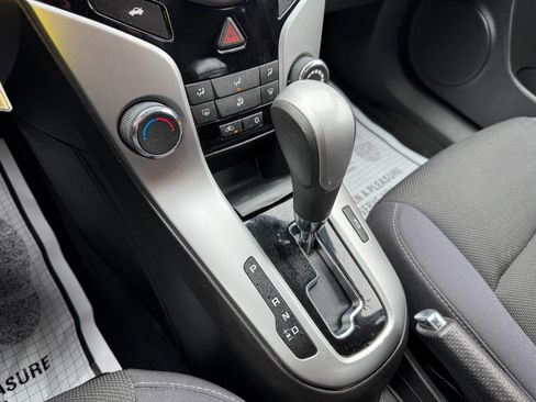 Used 2015 Chevrolet Cruze LT w/ Technology Package image 46