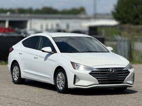 Used 2019 Hyundai Elantra SE FWD image 1
