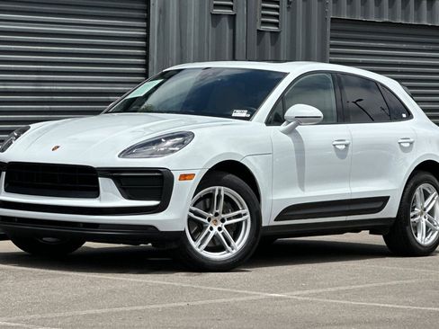 Used 2022 Porsche Macan AWD/4WD image 1
