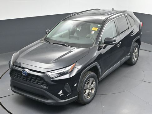 Certified 2022 Toyota RAV4 XLE image 28