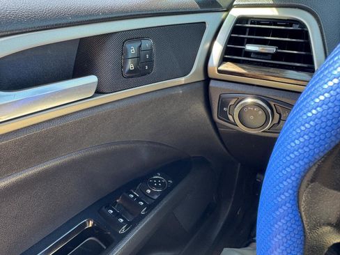Used 2013 Ford Fusion SE FWD image 23