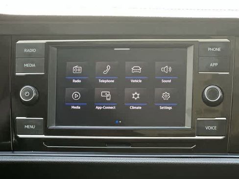 Used 2024 Volkswagen Jetta SE FWD image 13
