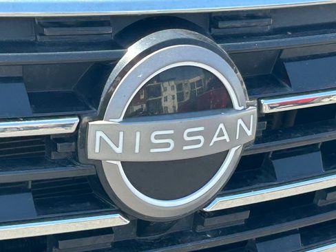 Used 2024 Nissan Rogue S AWD/4WD image 11