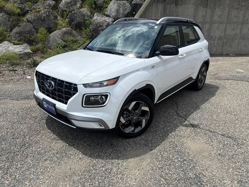 Certified 2024 Hyundai Venue Limited FWD image 2