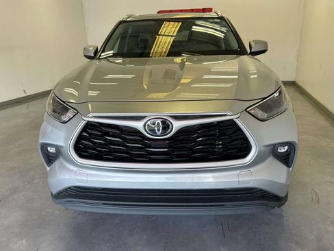 Used 2024 Toyota Highlander XLE FWD image 8
