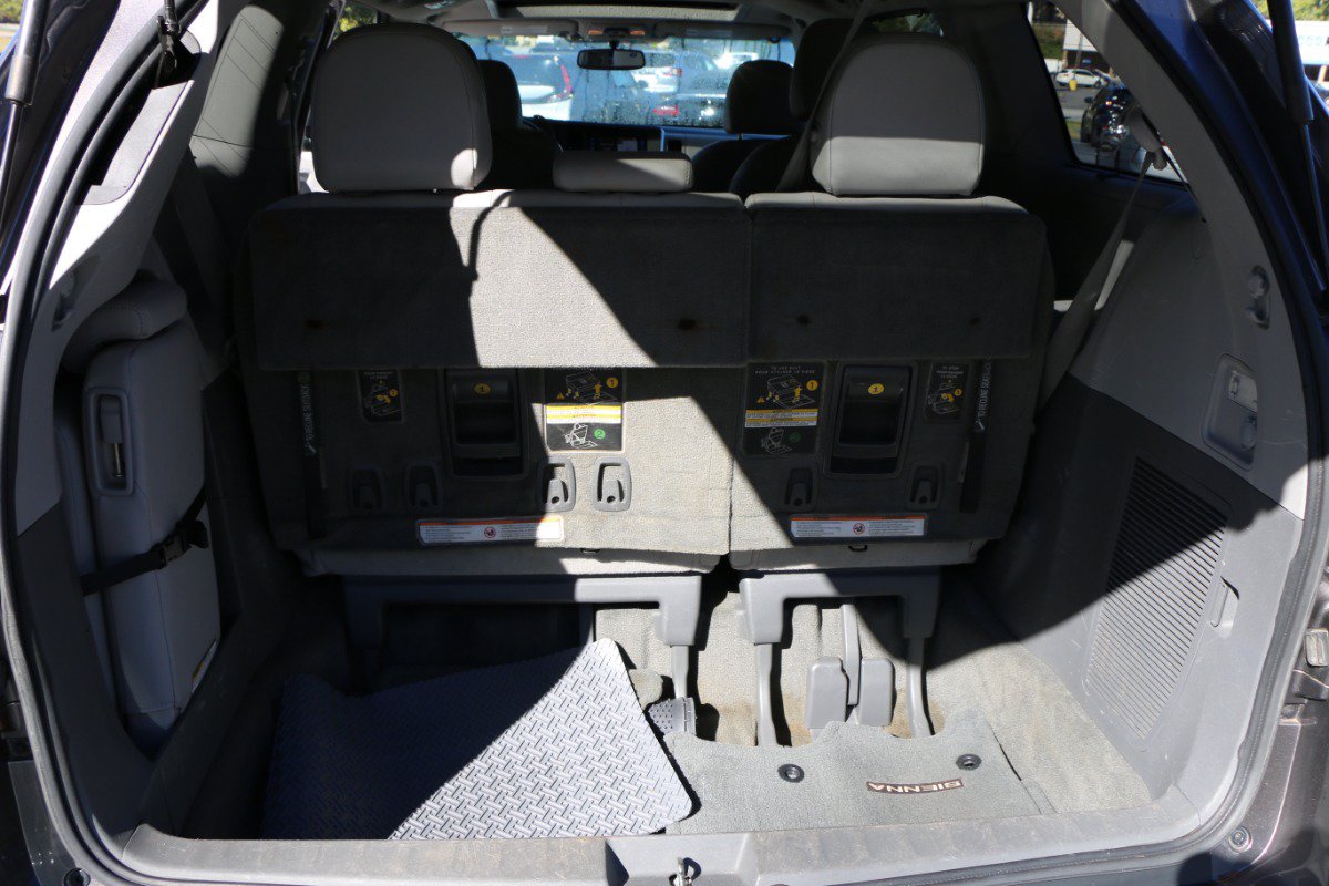 Used 2015 Toyota Sienna XLE w/ XLE Navigation Package FWD image 30