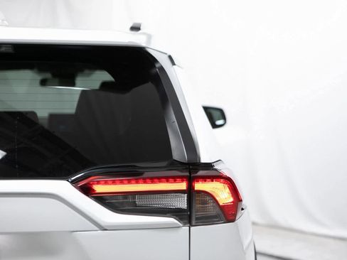 Used 2021 Toyota RAV4 LE w/ Carpet Mat Package (TMS) image 33