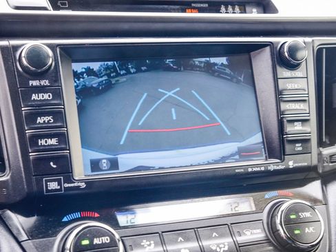 Certified 2018 Toyota RAV4 SE image 31