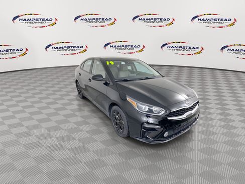 Used 2019 Kia Forte LXS FWD image 2