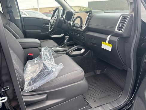 New 2026 Nissan Frontier SV w/ All-Weather Content Package AWD/4WD image 18