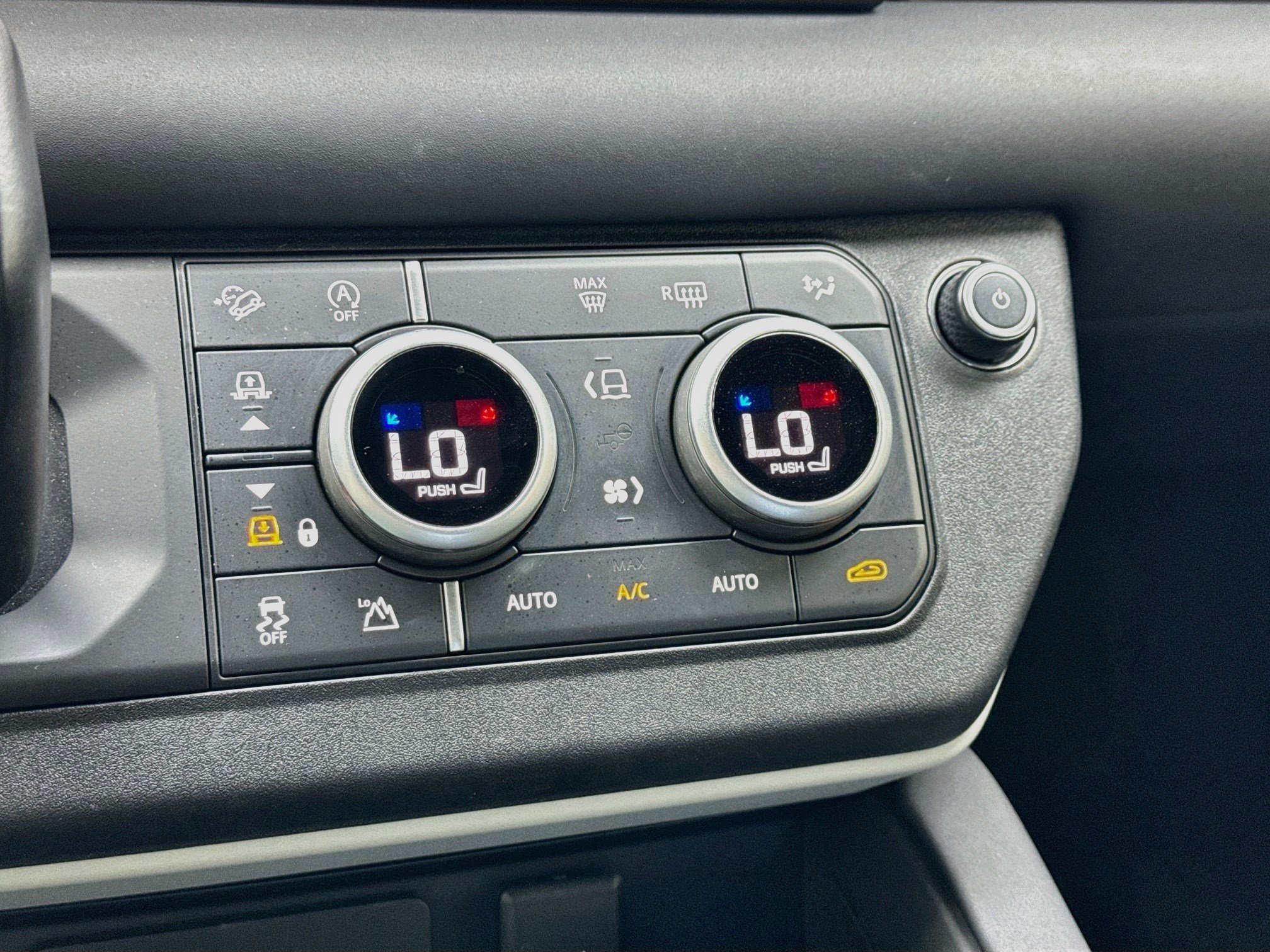 Used 2024 Land Rover Defender 110 S AWD/4WD image 12