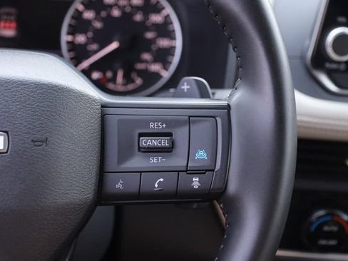 Used 2025 Nissan Rogue SV AWD/4WD image 13