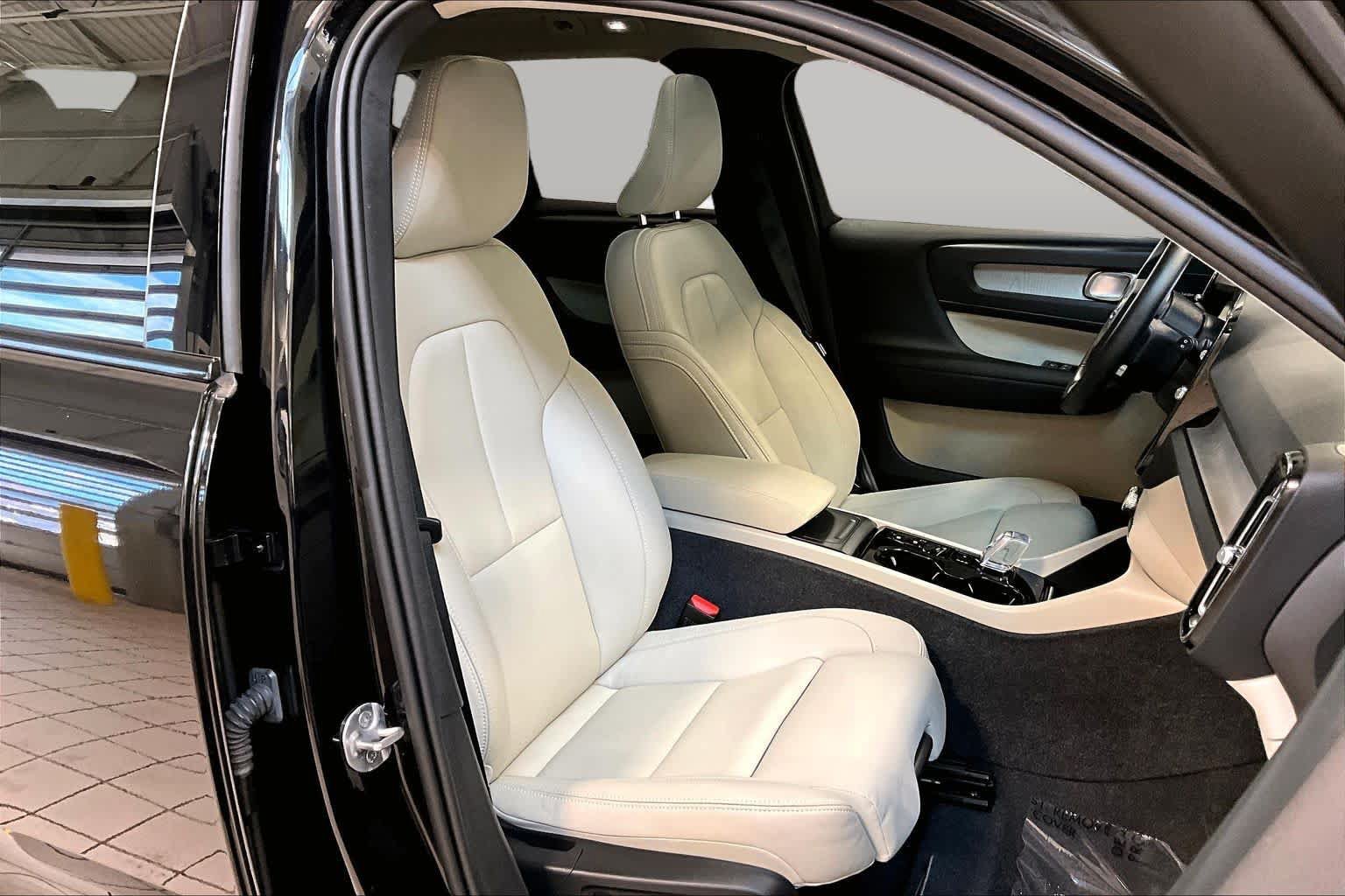 Certified 2024 Volvo XC40 B5 Plus w/ Climate Package AWD/4WD image 8