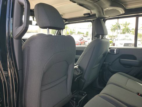 Used 2024 Jeep Gladiator Sport image 13