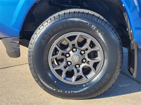 Used 2017 Toyota Tacoma SR5 image 8