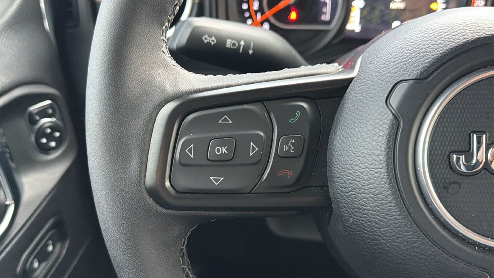 Used 2025 Jeep Gladiator Sport AWD/4WD image 19