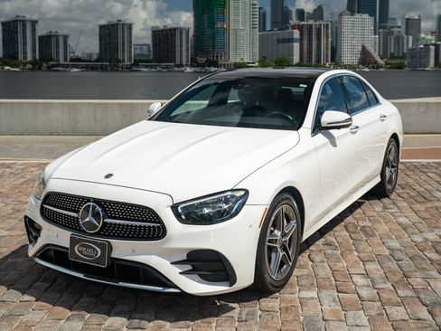 Used 2023 Mercedes-Benz E 350 4MATIC Sedan image 5
