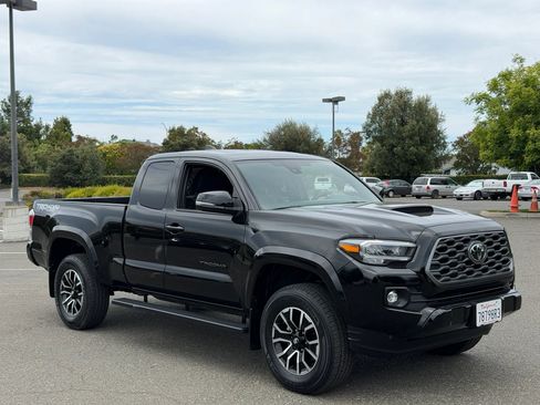 Used 2023 Toyota Tacoma TRD Sport w/ Black Out Package (TMS) AWD/4WD image 7