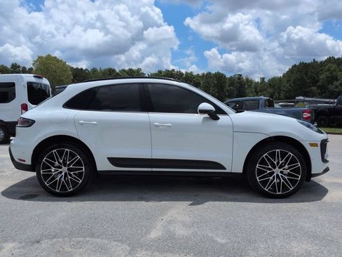 Used 2024 Porsche Macan AWD/4WD image 3