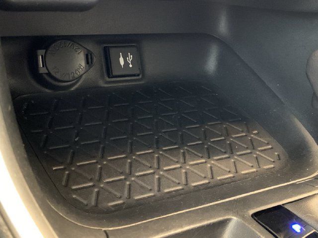 Used 2019 Toyota RAV4 XLE Premium FWD image 25