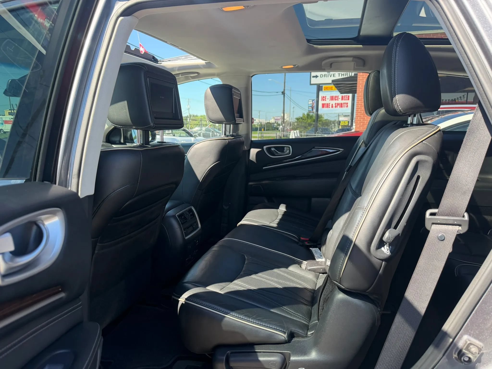 Used 2016 INFINITI QX60 Luxe w/ Deluxe Technology Package AWD/4WD image 15