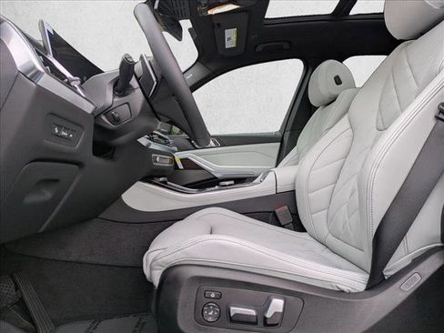New 2026 BMW X5 xDrive50e image 4