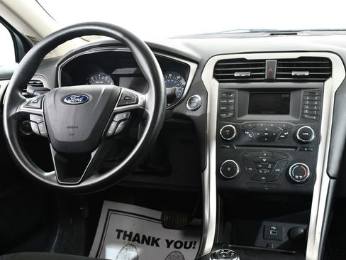 Used 2017 Ford Fusion SE image 8