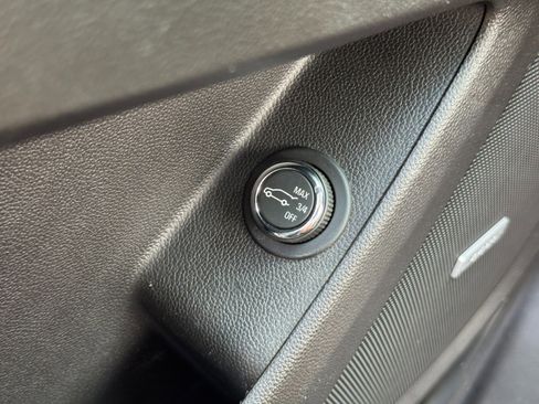 Used 2020 Chevrolet Traverse RS image 17