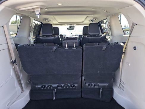 Used 2023 Chrysler Pacifica Limited image 13