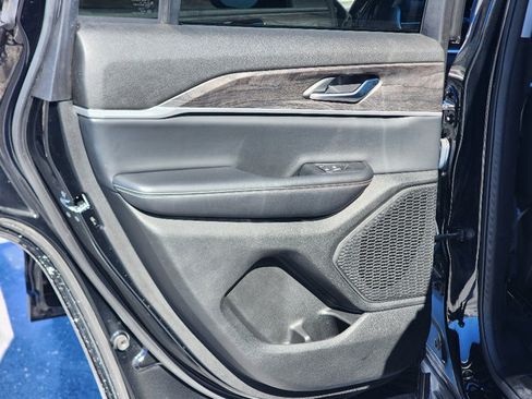 Used 2023 Jeep Grand Cherokee Limited w/ Black Appearance Package image 34