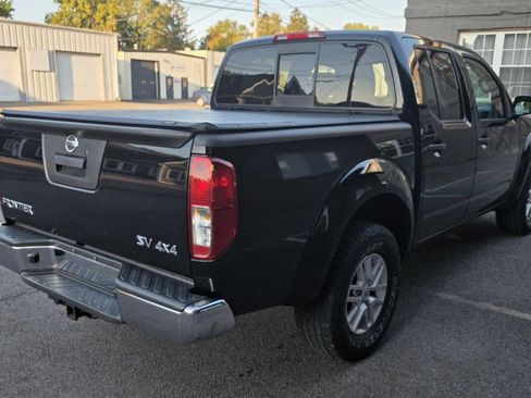 Used 2016 Nissan Frontier SV image 6